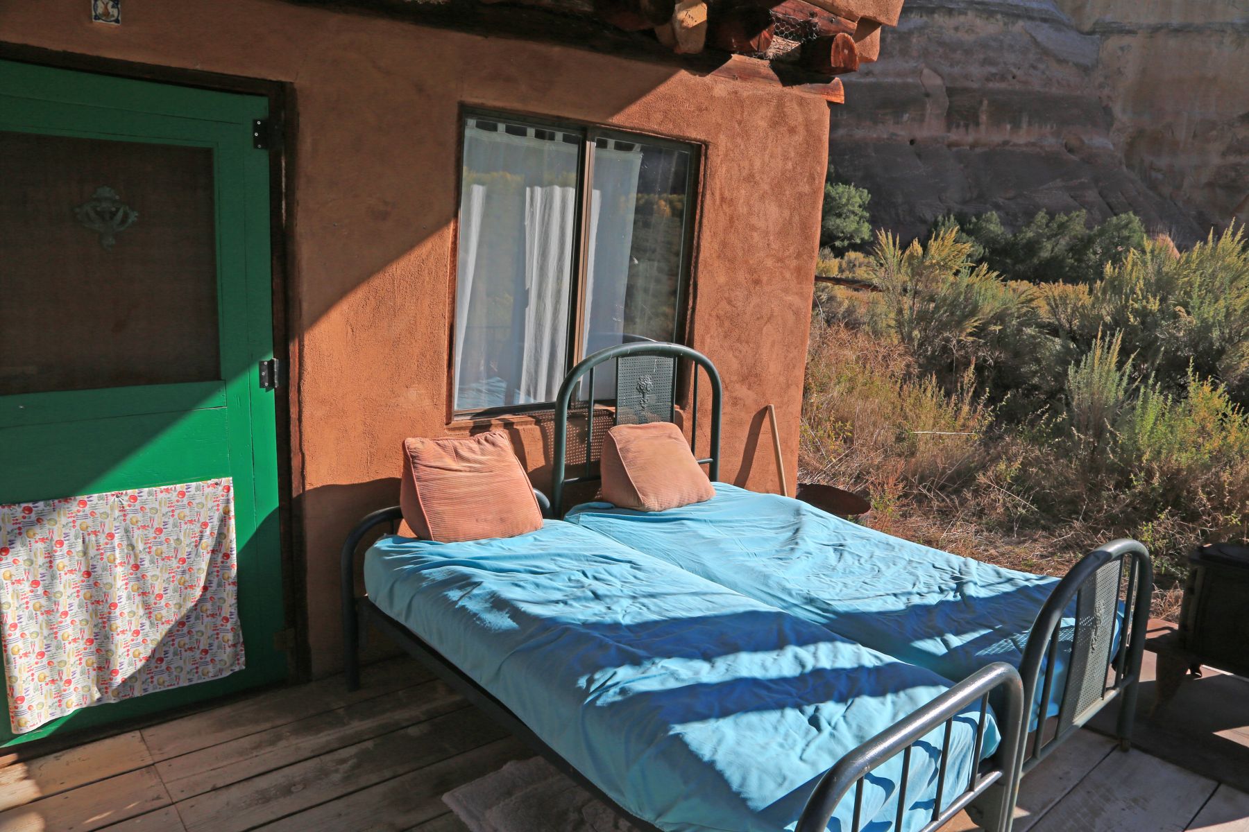 Gallina Canyon Wilderness Jacal Deck Beds